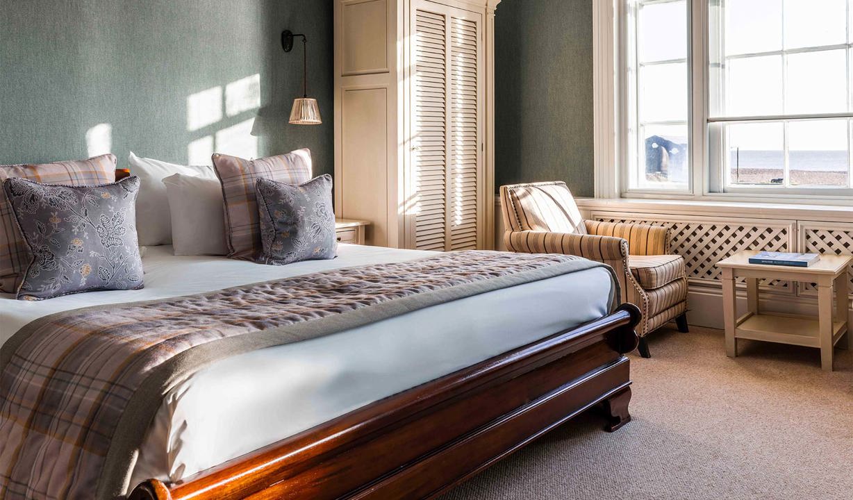 White Lion, Bedroom, Bed and window